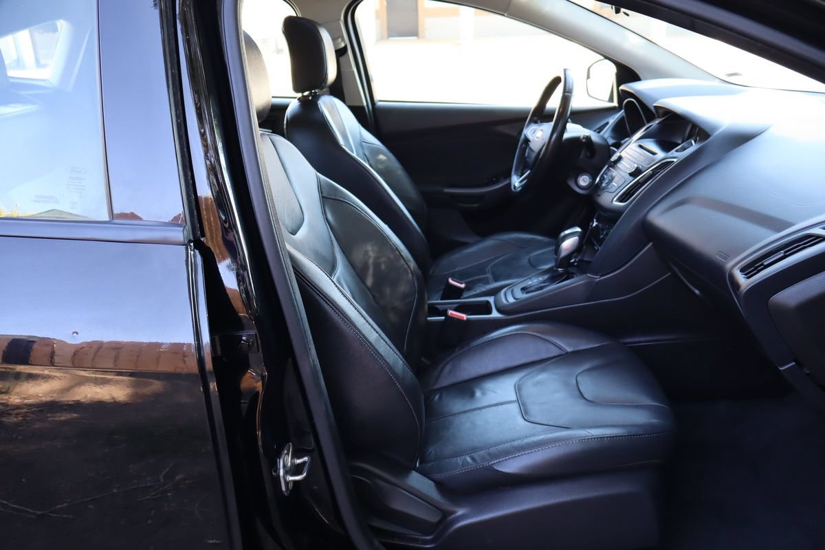 Used 2016 Ford Focus SE w/ Equipment Group 201A FWD image 22