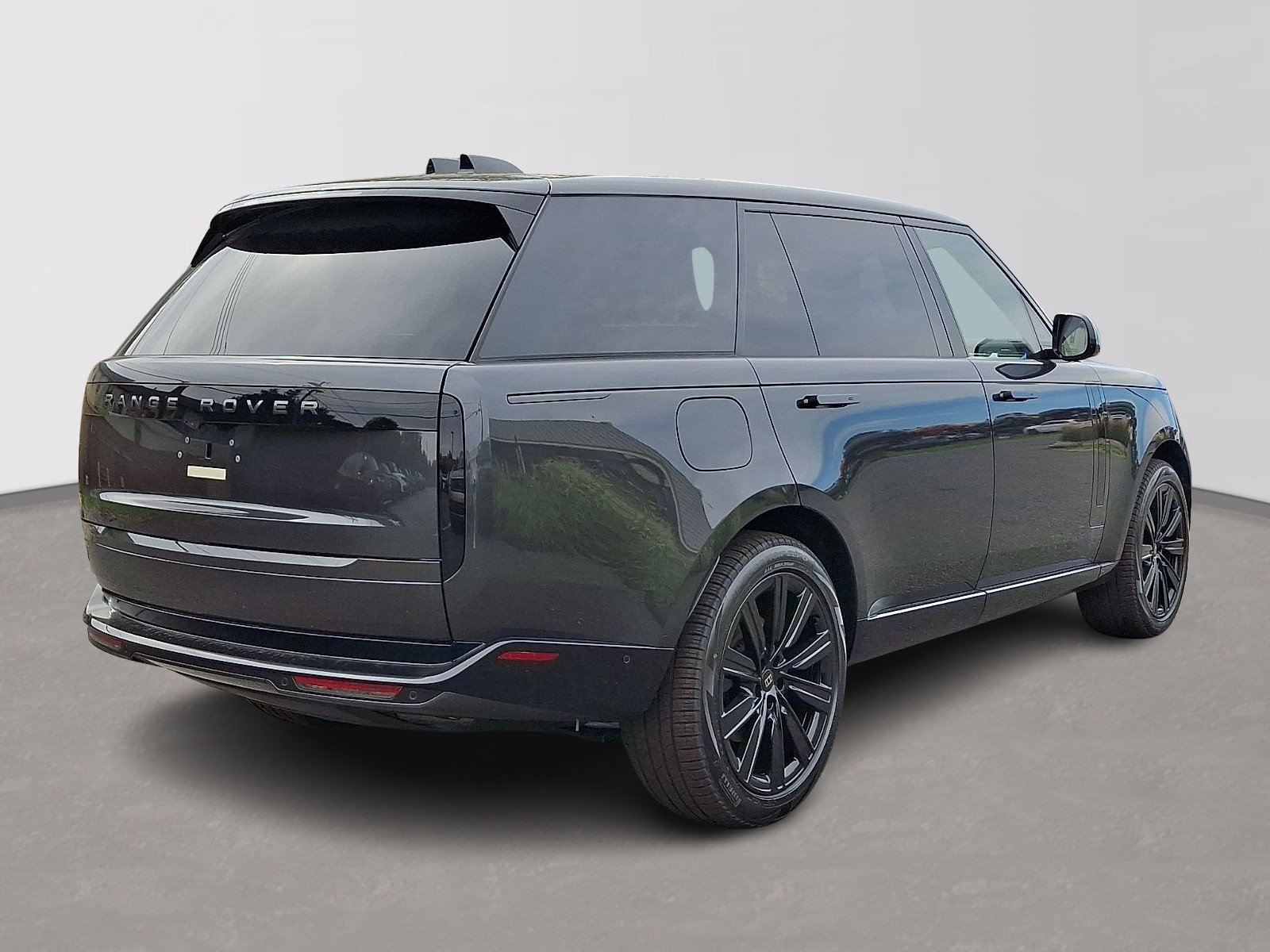 New 2027 Land Rover Range Rover Long Wheelbase SE AWD/4WD image 3