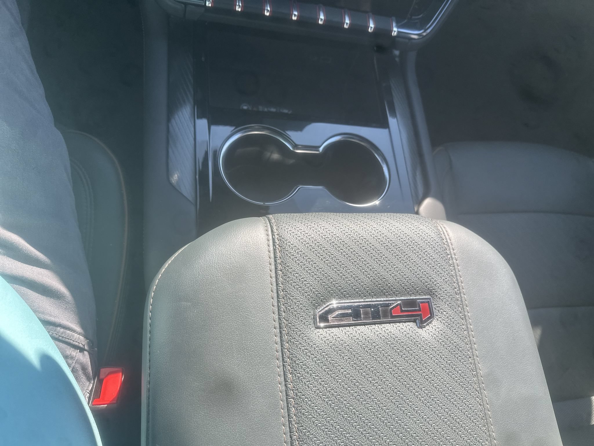 Used 2025 GMC Yukon AT4 w/ AT4 Premium Plus Package AWD/4WD image 24