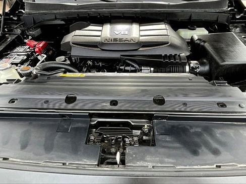 Used 2023 Nissan Titan PRO-4X w/ Pro-4x Convenience Package image 9