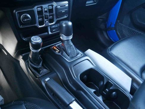 Used 2022 Jeep Wrangler Unlimited Sahara image 39