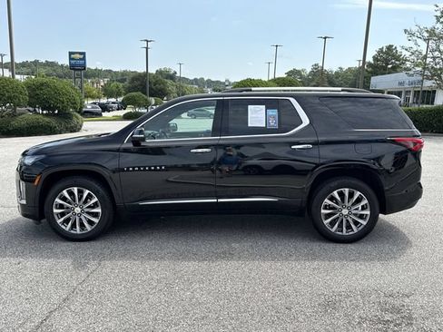 Used 2023 Chevrolet Traverse Premier FWD image 6