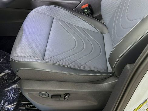 New 2025 Volkswagen Tiguan SE R-Line image 20