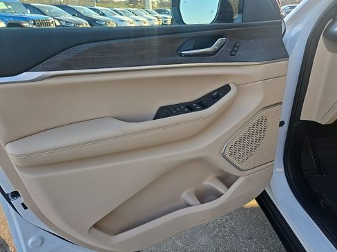 New 2026 Jeep Grand Cherokee Limited AWD/4WD image 32