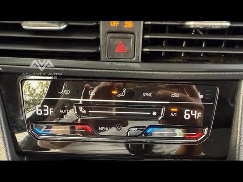 Used 2025 Volkswagen Jetta SE image 12