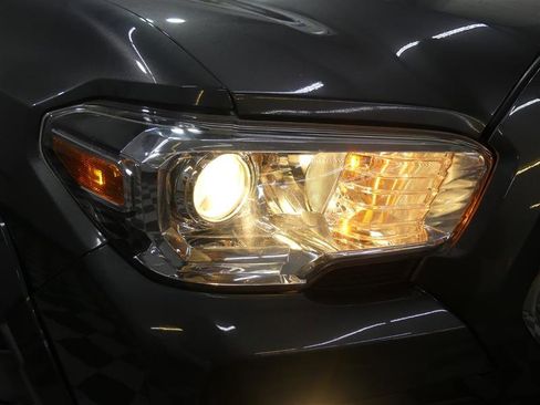 Used 2019 Toyota Tacoma SR5 image 11