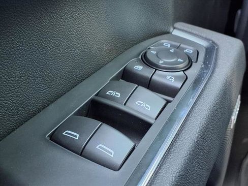 New 2026 GMC Sierra 1500 SLT image 16