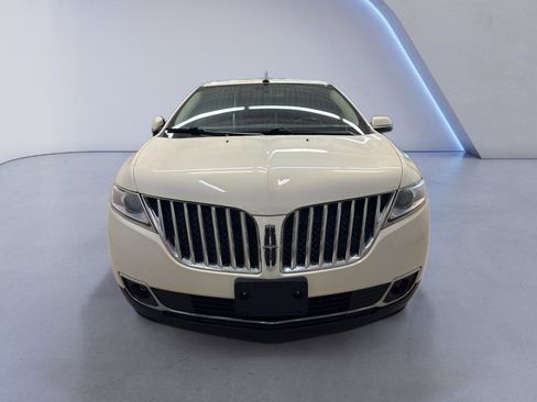 Used 2012 Lincoln MKX AWD image 2