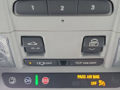 Used 2023 Chevrolet Equinox Premier image 32