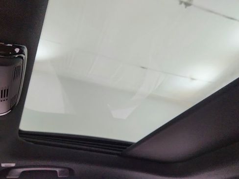 Used 2022 BMW 330i Sedan w/ M Sport Package image 18