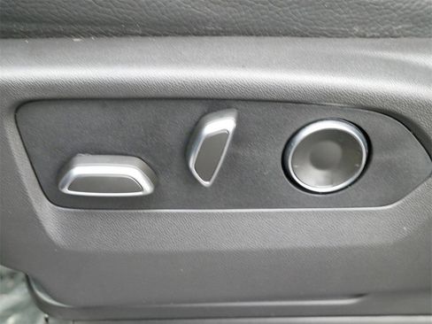 Used 2025 GMC Yukon Denali w/ Sun & Power Step Package image 15