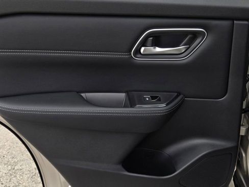 New 2026 Nissan Rogue Platinum image 12