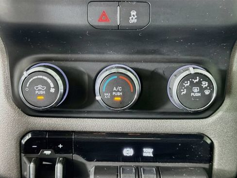 Used 2024 RAM 3500 Tradesman w/ Chrome Appearance Group AWD/4WD image 19