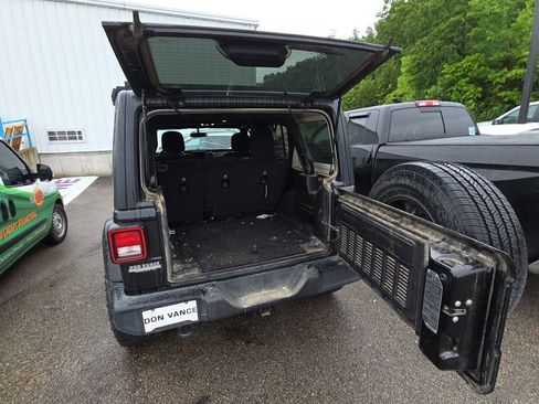 Used 2019 Jeep Wrangler Unlimited Sport S AWD/4WD image 14