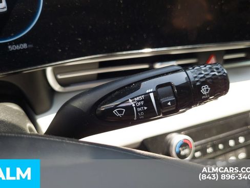 Used 2024 Hyundai Elantra Limited FWD image 15