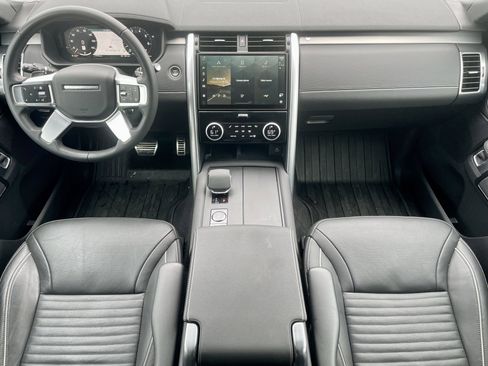 Certified 2024 Land Rover Discovery Dynamic SE image 16
