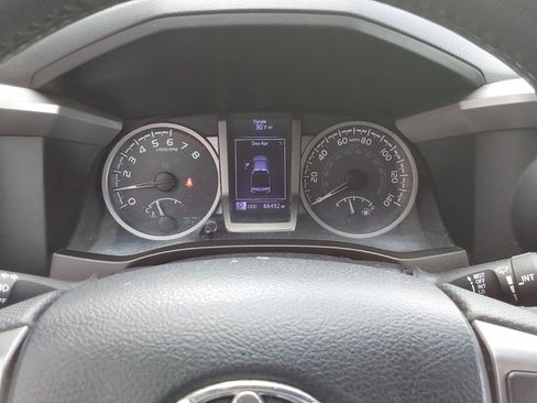 Used 2017 Toyota Tacoma SR5 w/ Tow Package image 18