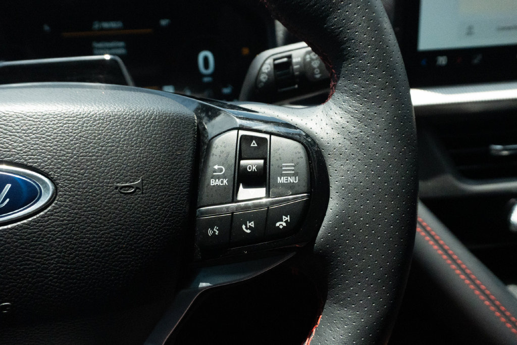 Used 2025 Ford Explorer ST-Line w/ Premium Package RWD image 29