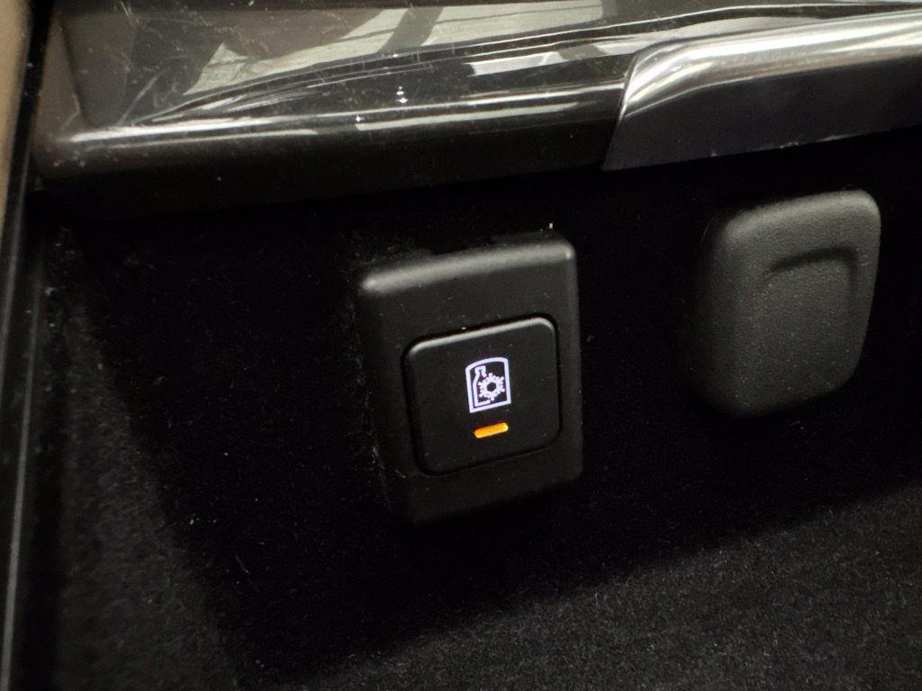 Used 2018 Cadillac Escalade ESV Platinum AWD/4WD image 50