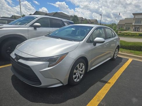 Used 2024 Toyota Corolla LE FWD image 3