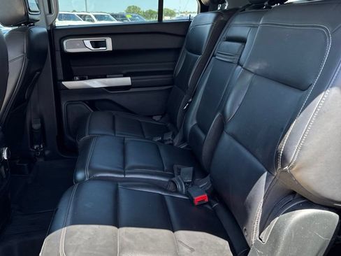 Used 2022 Ford Explorer XLT w/ Equipment Group 202A AWD/4WD image 17