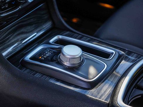 Used 2021 Chrysler 300 Touring image 19