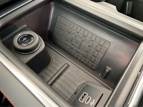 Used 2025 Ford Expedition Active image 42