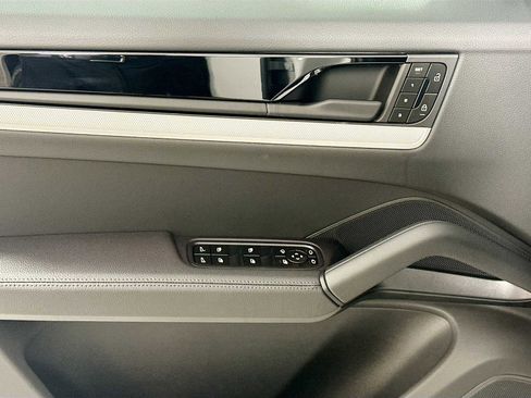 New 2025 Porsche Cayenne Coupe image 11