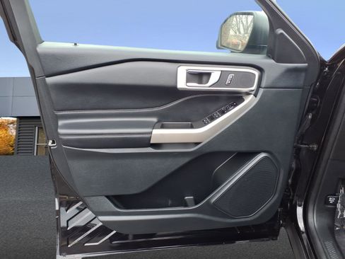 Used 2022 Ford Explorer XLT w/ Equipment Group 202A image 14