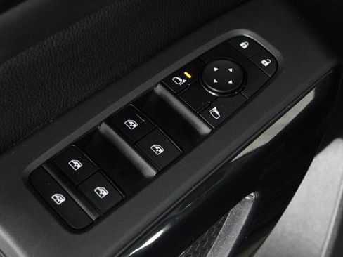 Certified 2025 Nissan Pathfinder SV FWD image 24