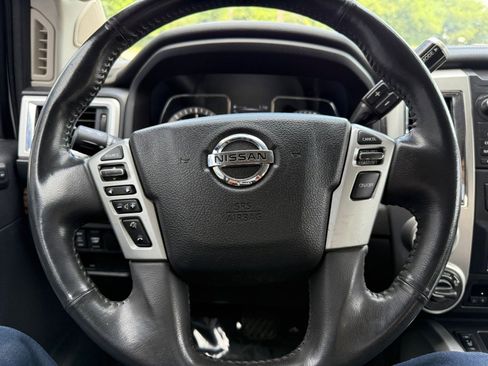 Used 2017 Nissan Titan SL image 22
