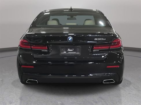 Used 2023 BMW 530e w/ Premium Package image 6
