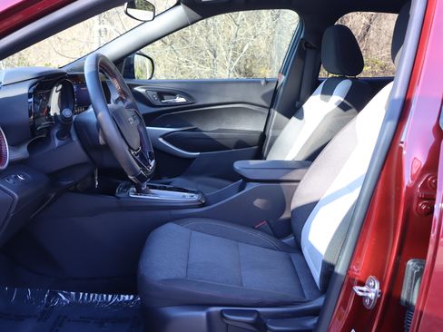 Used 2024 Chevrolet Trax RS w/ Sunroof Package image 15