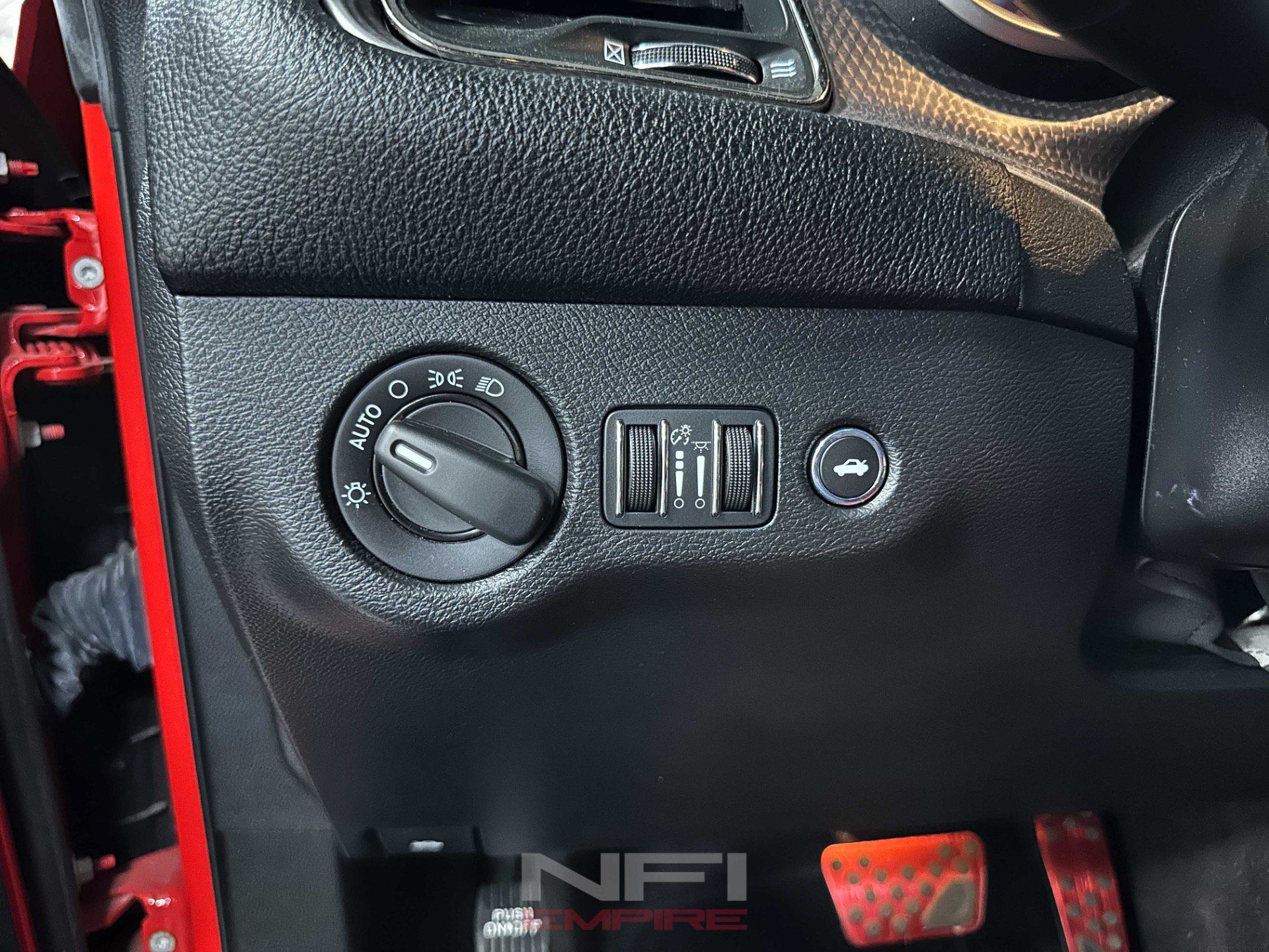Used 2016 Dodge Challenger SRT Hellcat RWD image 31