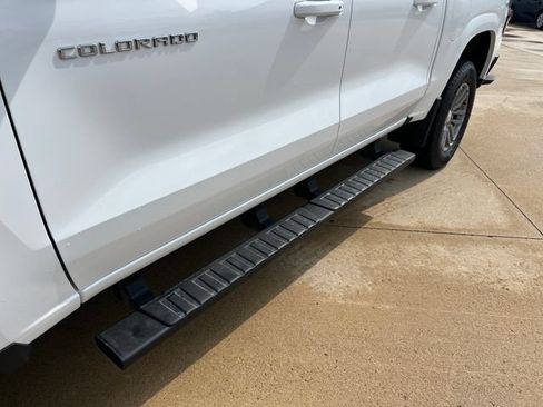 Certified 2024 Chevrolet Colorado LT w/ LT Convenience Package II AWD/4WD image 11