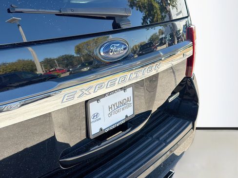 Used 2017 Ford Expedition EL XLT image 11