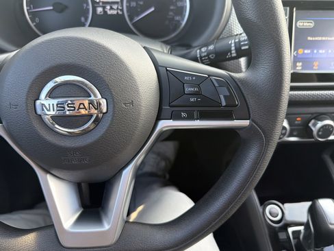 Used 2020 Nissan Kicks S image 34