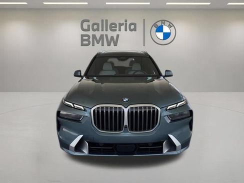 Used 2025 BMW X7 xDrive40i w/ Premium Package AWD/4WD image 4