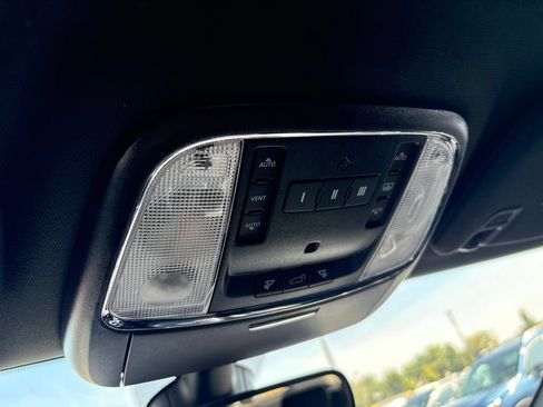 Used 2018 Jeep Grand Cherokee Overland AWD/4WD image 21