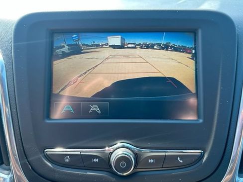 Used 2018 Chevrolet Equinox LT FWD image 16