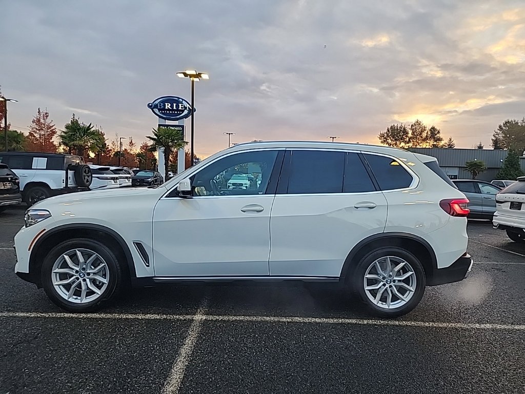 Used 2022 BMW X5 xDrive40i w/ Parking Assistance Package AWD/4WD image 2