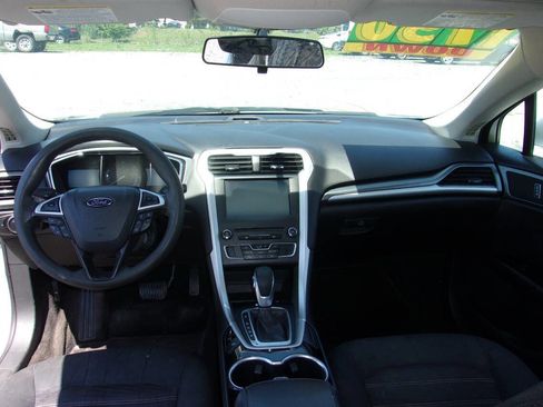 Used 2016 Ford Fusion SE FWD image 12