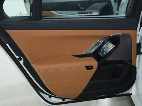 Used 2025 BMW 740i xDrive image 13