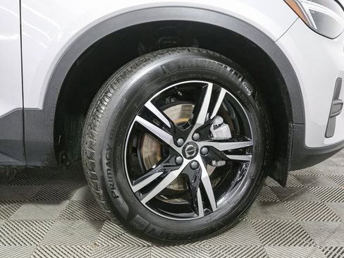 Used 2025 Volvo XC40 B5 Core image 15