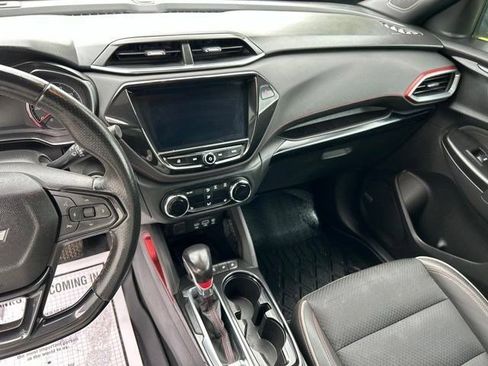Used 2021 Chevrolet TrailBlazer RS w/ Technology Package FWD image 19