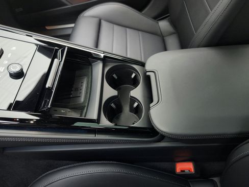 Used 2025 Porsche Panamera image 18