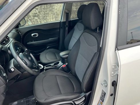 Used 2018 Kia Soul + image 20