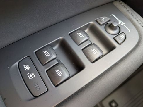 New 2026 Volvo XC60 B5 Ultra w/ Protection Package Premier image 24