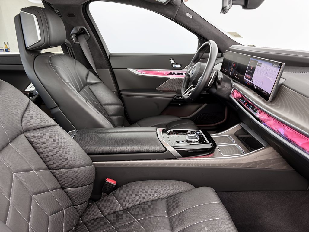 Certified 2024 BMW 760i xDrive AWD/4WD image 30