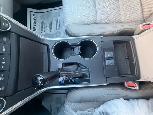 Used 2015 Toyota Camry LE image 25